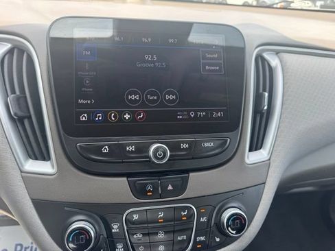 Used 2022 Chevrolet Malibu LT FWD image 19