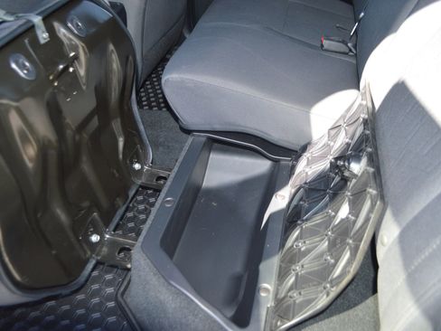 Used 2017 Toyota Tacoma TRD Sport image 33