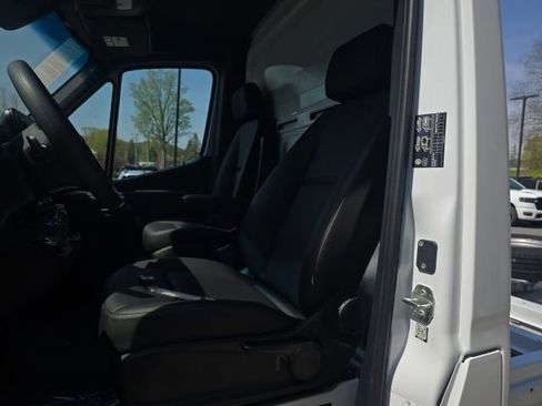 Used 2023 Mercedes-Benz Sprinter 3500 image 9