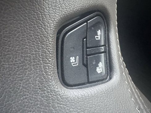 Used 2019 GMC Yukon Denali w/ Denali Ultimate Package image 25