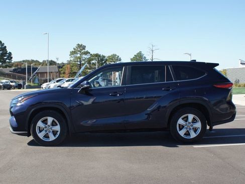 Used 2023 Toyota Highlander LE image 11