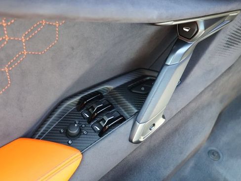 Used 2024 Lamborghini Revuelto AWD/4WD image 19