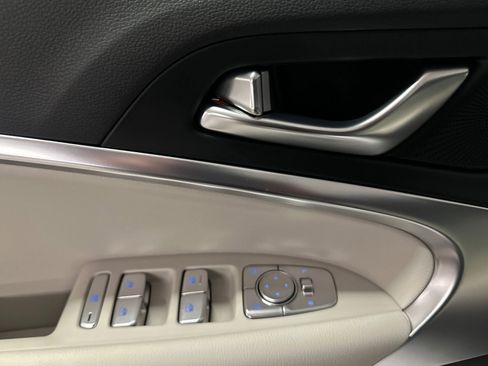 Used 2025 Genesis G70 2.5T image 12