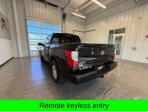 Used 2018 Nissan Titan SV w/ SV Convenience Package RWD image 7