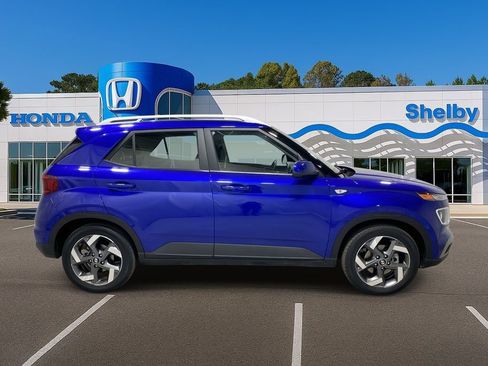 Used 2025 Hyundai Venue SEL image 9