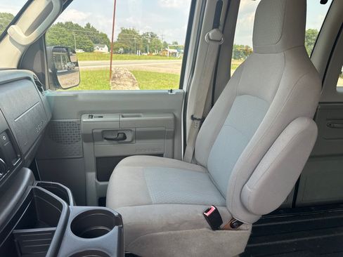 Used 2013 Ford E-350 and Econoline 350 XLT RWD image 19