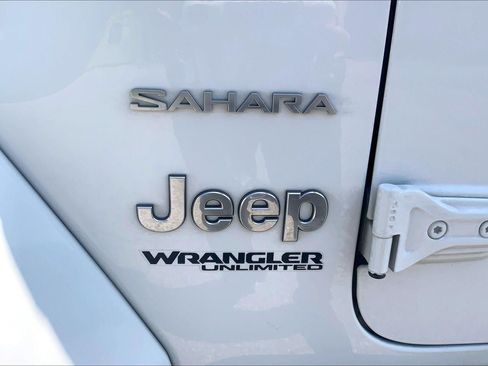 Used 2020 Jeep Wrangler Unlimited Sahara AWD/4WD image 30