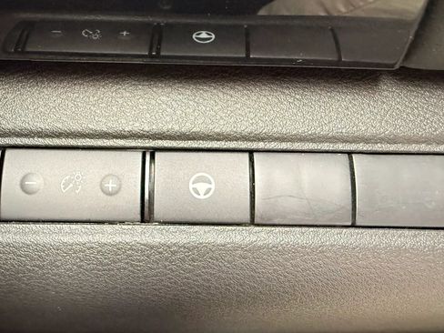 Used 2024 Nissan Pathfinder SV FWD image 27