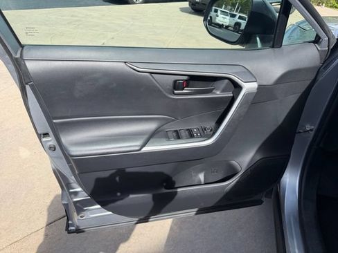 Used 2020 Toyota RAV4 LE w/ Carpet Mat Package AWD/4WD image 30