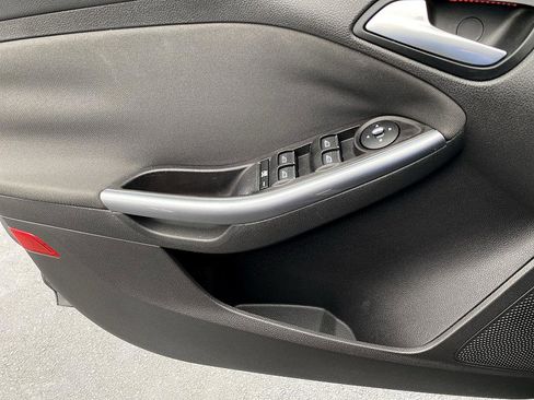 Used 2013 Ford Focus Titanium w/ Titanium Handling Pkg image 9