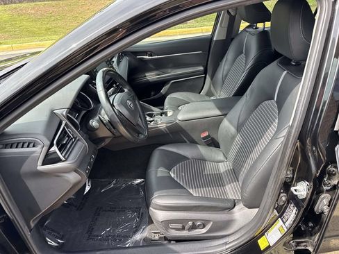 Used 2021 Toyota Camry SE FWD image 6