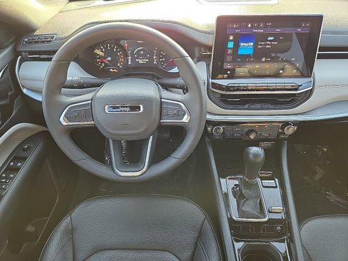 Used 2025 Jeep Compass Limited AWD/4WD image 18