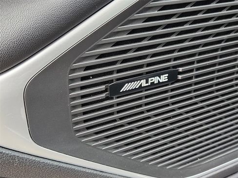 Used 2024 Jeep Wagoneer Series II w/ Flexible Seating Group image 12