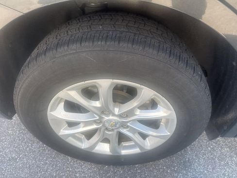 Used 2018 Chevrolet Equinox LT FWD image 9