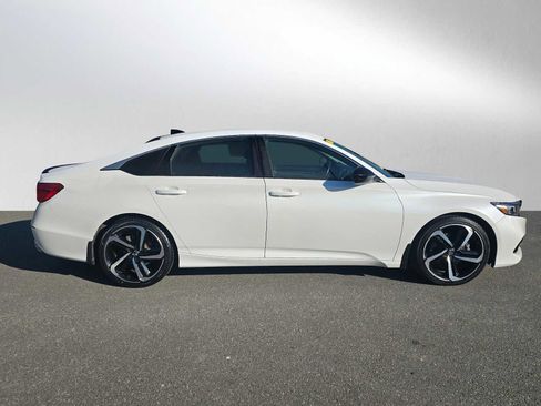 Used 2022 Honda Accord Sport image 2