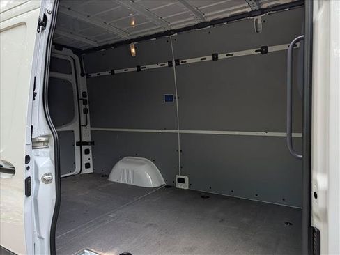 Used 2025 Mercedes-Benz Sprinter 2500 image 15