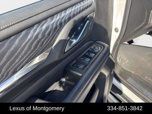 Used 2022 GMC Yukon XL Denali image 11