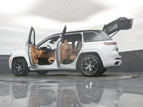 Used 2022 Jeep Grand Cherokee Summit AWD/4WD image 62