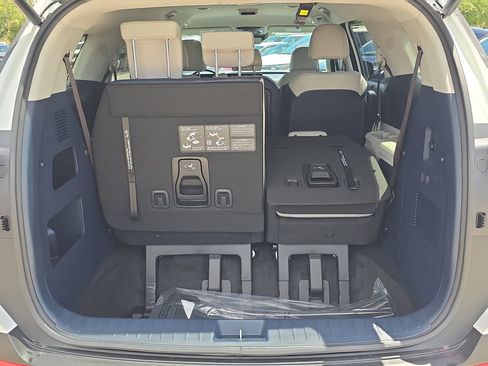 New 2026 Kia Carnival EX FWD image 10
