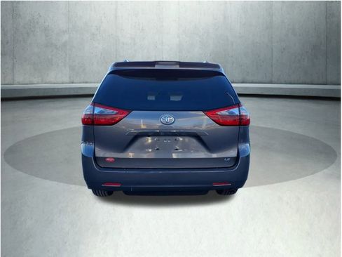 Certified 2020 Toyota Sienna LE image 23