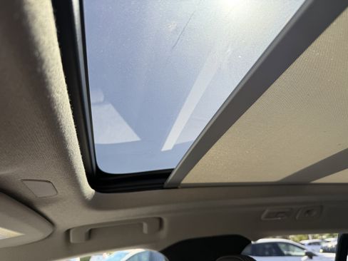 Certified 2024 Volvo XC40 B5 Plus w/ Protection Package Premier image 22