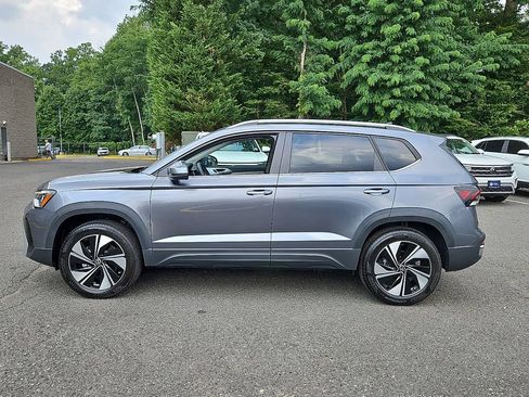 Certified 2025 Volkswagen Taos SE w/ Panoramic Sunroof Package AWD/4WD image 8