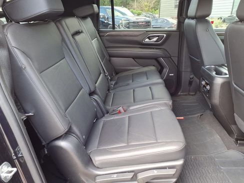 Used 2022 Chevrolet Suburban LT RWD image 15
