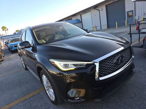 Used 2019 INFINITI QX50 Essential w/ Premium Heat Package image 3