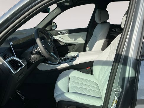 New 2026 BMW X5 xDrive40i w/ M Sport Package image 9
