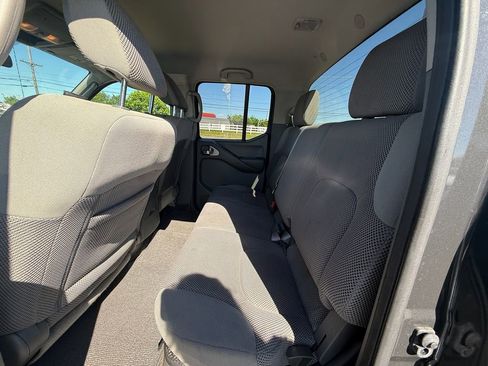 Used 2011 Nissan Frontier SV w/ SV Premium Utility Pkg RWD image 18