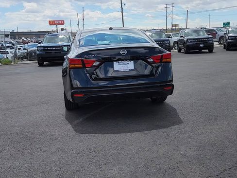 Used 2025 Nissan Altima 2.5 SV FWD image 3