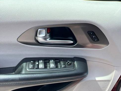 Certified 2021 Chrysler Pacifica Touring-L w/ Uconnect Theater Family Group FWD image 35