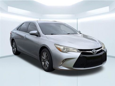 Used 2015 Toyota Camry SE image 6