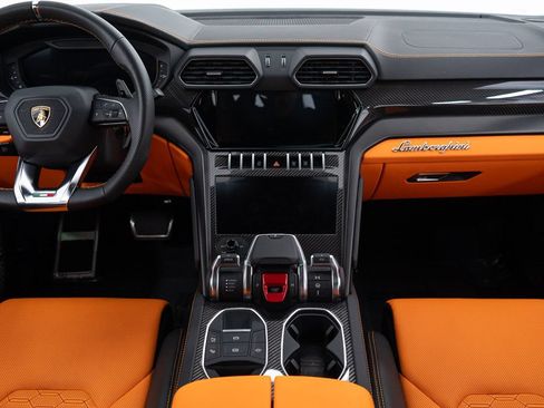 Used 2022 Lamborghini Urus AWD/4WD image 32