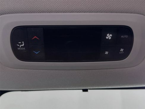 Used 2023 Chrysler Pacifica Touring-L image 23