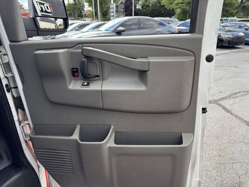 Used 2018 GMC Savana 3500 w/ Driver Convenience Package RWD image 25