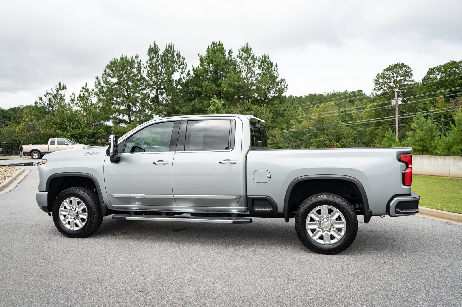 Used 2025 Chevrolet Silverado 2500 High Country w/ Technology Package AWD/4WD image 16