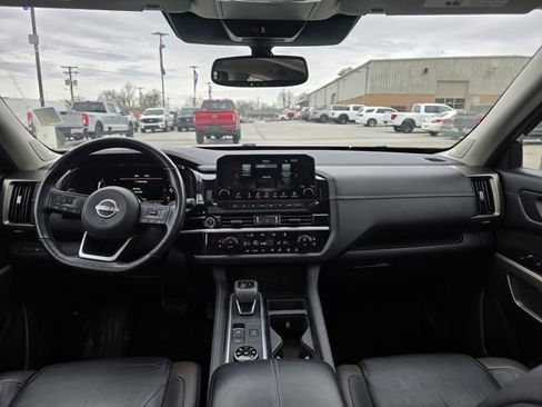 Used 2022 Nissan Pathfinder Platinum image 19