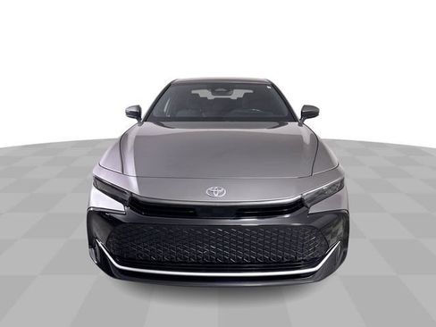 Used 2023 Toyota Crown XLE image 3