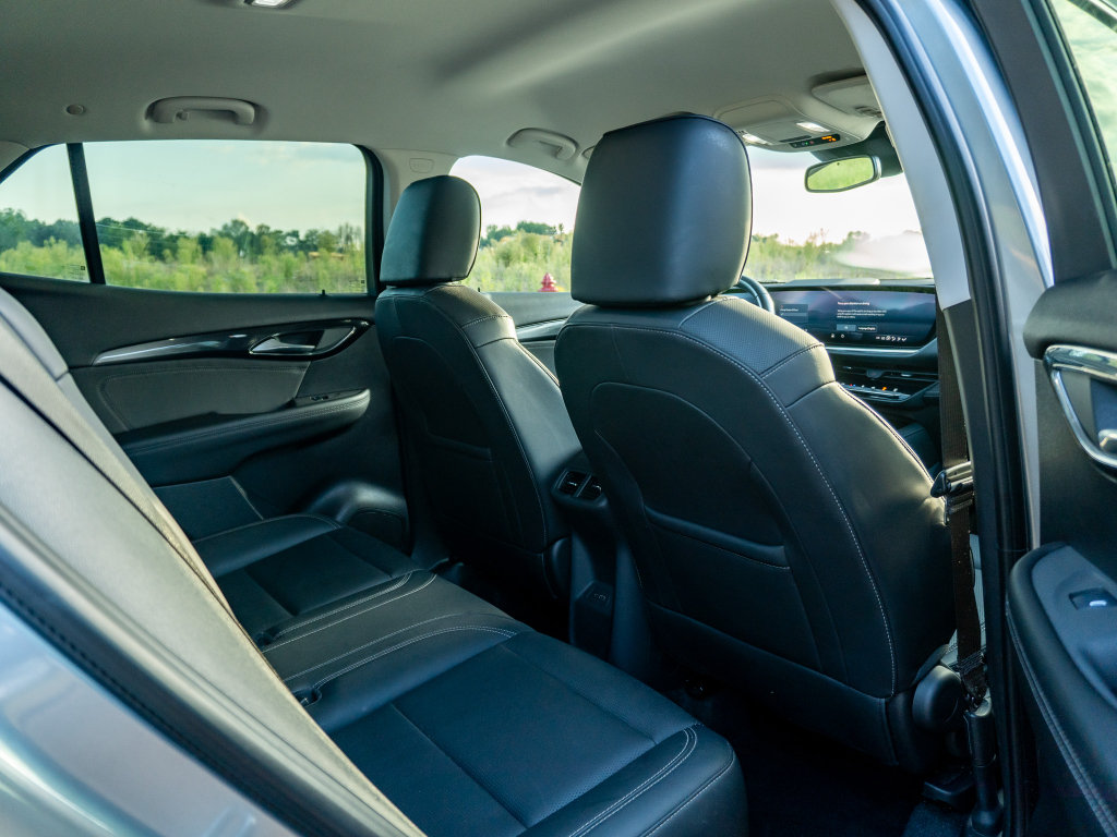Used 2024 Buick Envision Preferred AWD/4WD image 17