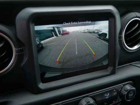 Used 2020 Jeep Wrangler Unlimited Sahara w/ Uconnect 4C Nav & Sound Group AWD/4WD image 30