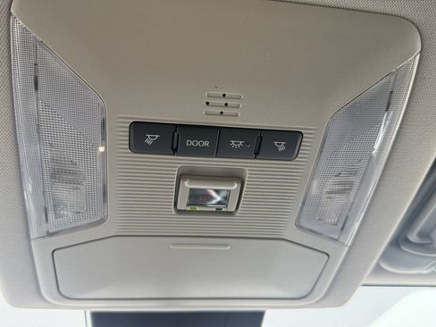 Used 2025 Toyota RAV4 XLE AWD/4WD image 19