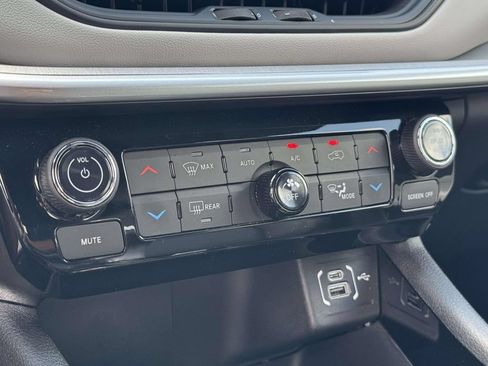 Used 2026 Jeep Compass Limited AWD/4WD image 19
