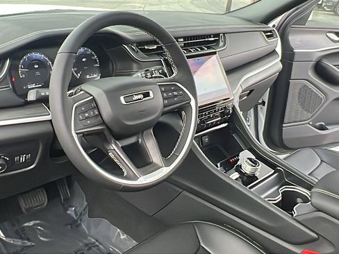 New 2025 Jeep Grand Cherokee Limited w/ Luxury Tech Group II image 14