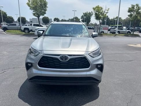 Used 2025 Toyota Highlander XLE AWD/4WD image 10