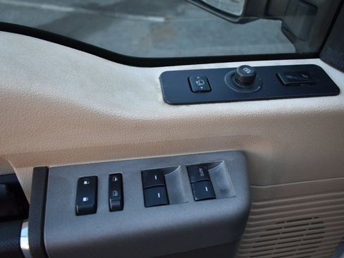 Used 2012 Ford F250 Lariat w/ Lariat Interior Pkg image 39
