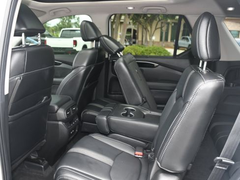 Used 2023 Honda Pilot Touring image 17