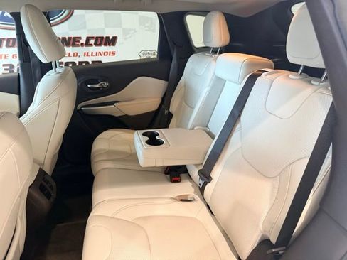 Used 2018 Jeep Cherokee Overland w/ Technology Group image 18