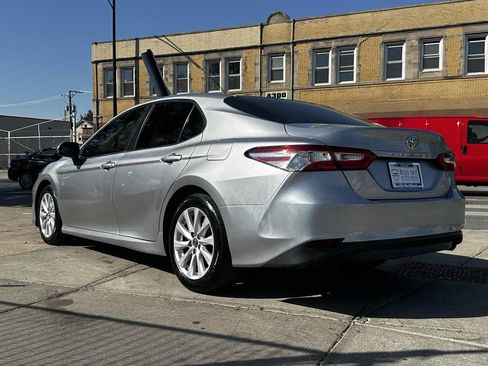 Used 2018 Toyota Camry LE image 6