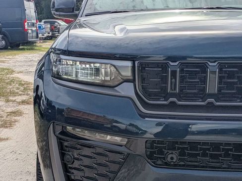 New 2026 Jeep Grand Cherokee Limited AWD/4WD image 10